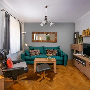 https://apartment-green-29.in-istria.net
